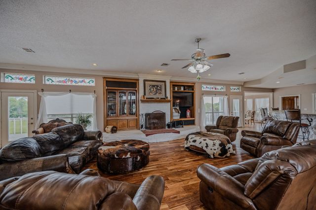 552 Vz County Road 2142, Wills Point, TX 75169