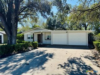 2403 E Mimosa Avenue, Victoria, TX 77901