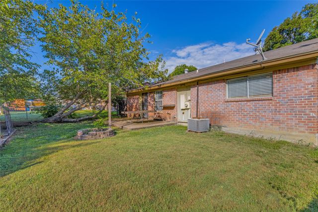 705 Admiralty Way, Fort Worth, TX 76108