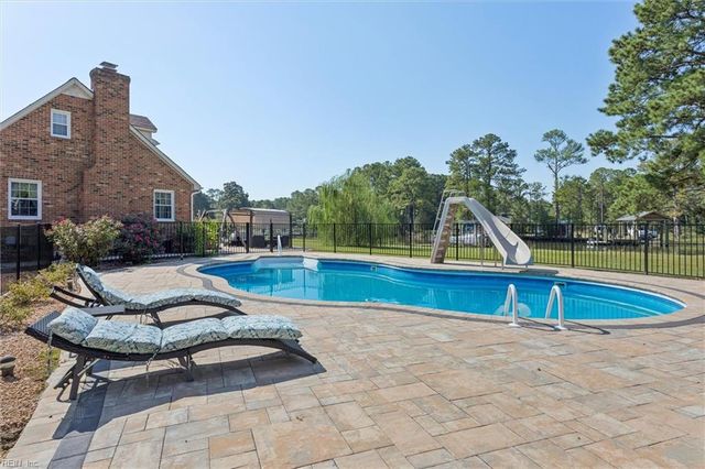 9286 Sylvia AVE, Hayes, VA 23072