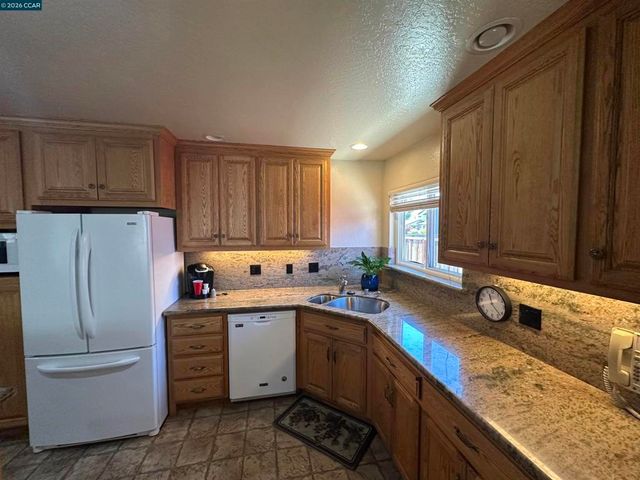 1707 Bishop Dr, Concord, CA 94521