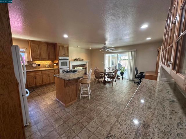 1707 Bishop Dr, Concord, CA 94521