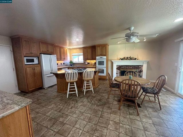 1707 Bishop Dr, Concord, CA 94521