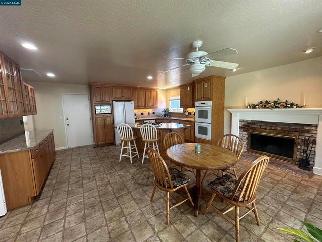 1707 Bishop Dr, Concord, CA 94521