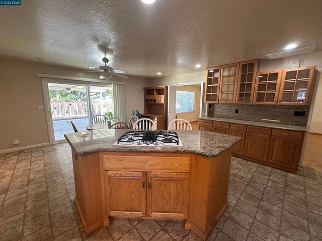 1707 Bishop Dr, Concord, CA 94521