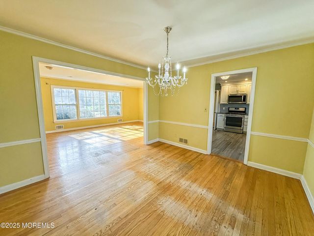 35 Woodland Drive, Middletown, NJ 07748