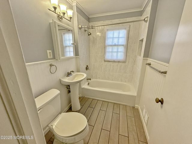 35 Woodland Drive, Middletown, NJ 07748