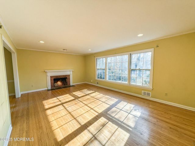 35 Woodland Drive, Middletown, NJ 07748