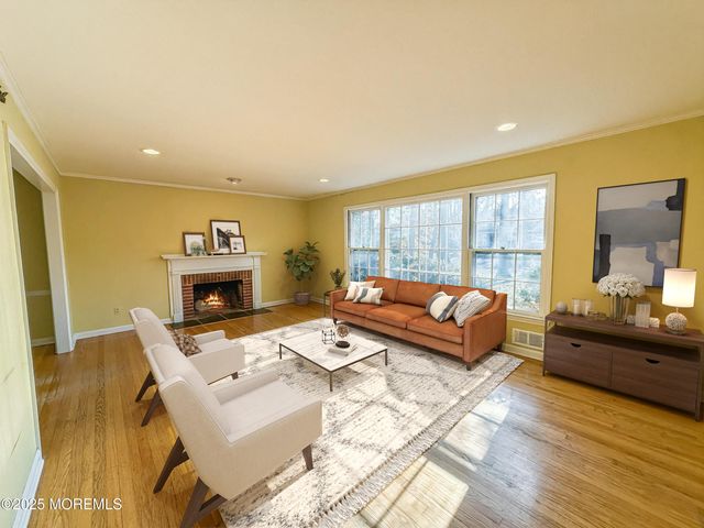 35 Woodland Drive, Middletown, NJ 07748