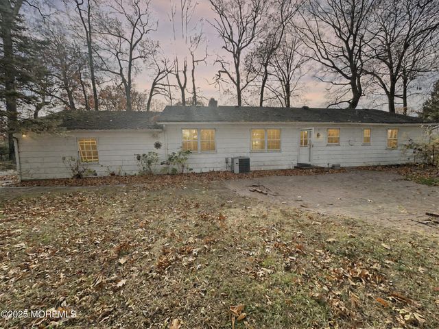 35 Woodland Drive, Middletown, NJ 07748