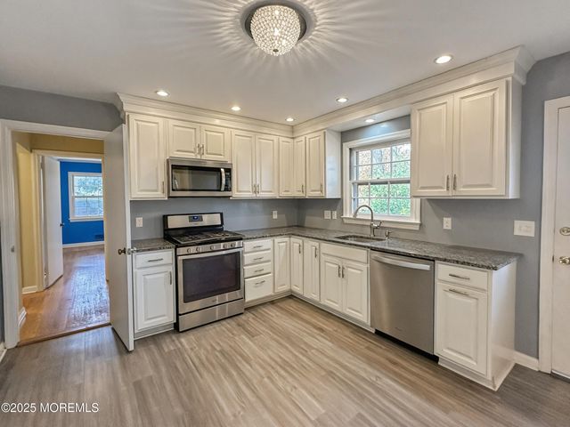 35 Woodland Drive, Middletown, NJ 07748