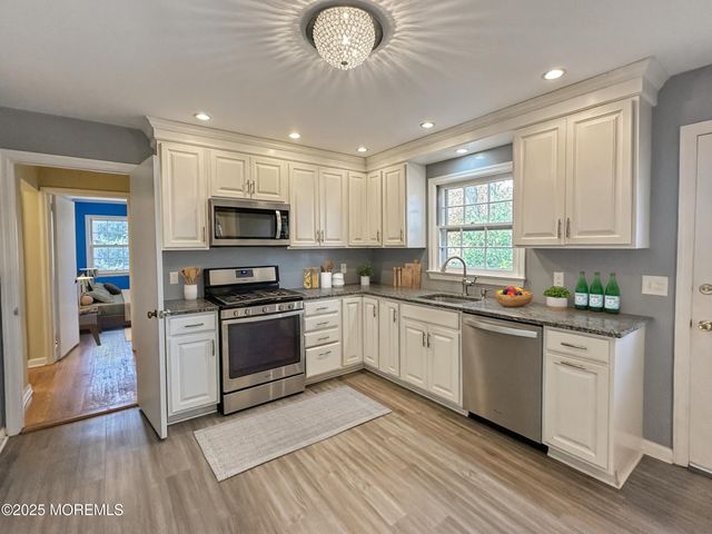 35 Woodland Drive, Middletown, NJ 07748