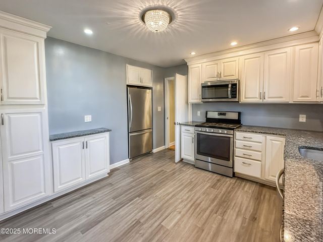 35 Woodland Drive, Middletown, NJ 07748