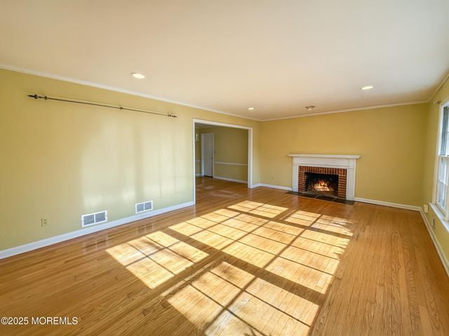 35 Woodland Drive, Middletown, NJ 07748