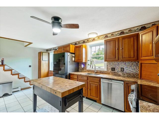11 Craftsfield Road, Fairfax, VT 05454