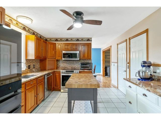 11 Craftsfield Road, Fairfax, VT 05454