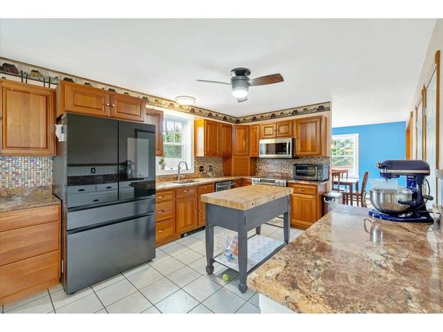 11 Craftsfield Road, Fairfax, VT 05454