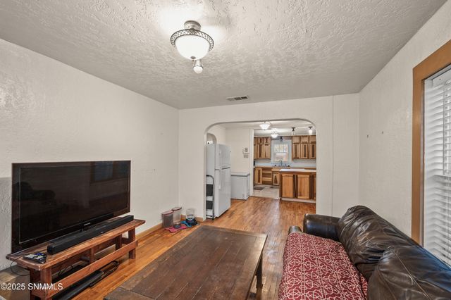 911 W Fox Street, Carlsbad, NM 88220