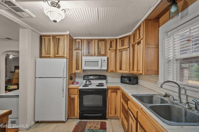 911 W Fox Street, Carlsbad, NM 88220
