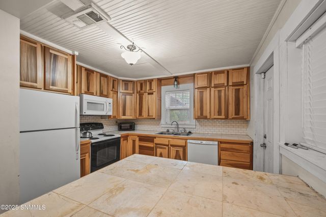 911 W Fox Street, Carlsbad, NM 88220