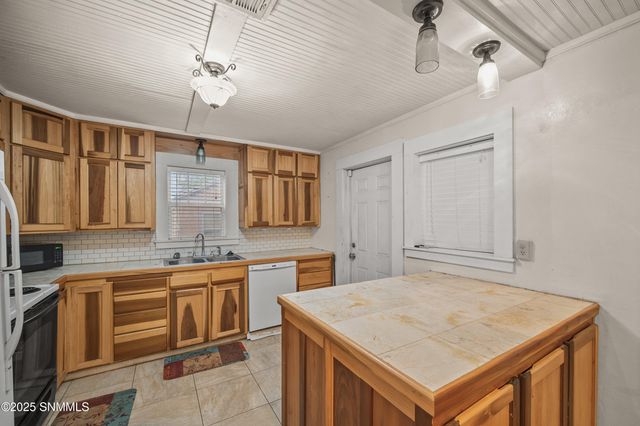 911 W Fox Street, Carlsbad, NM 88220