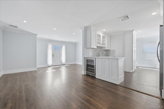 26 Clearland Avenue, Carle Place, NY 11514