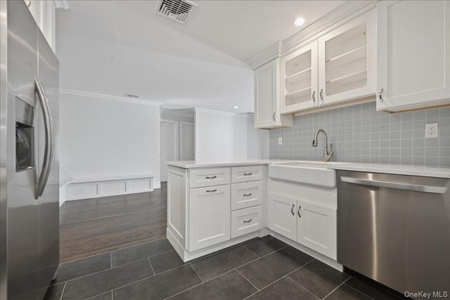 26 Clearland Avenue, Carle Place, NY 11514