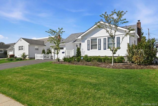 26 Clearland Avenue, Carle Place, NY 11514