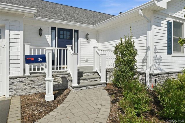 26 Clearland Avenue, Carle Place, NY 11514