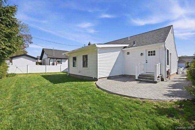 26 Clearland Avenue, Carle Place, NY 11514