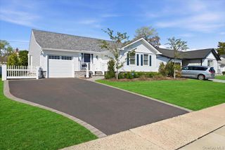 26 Clearland Avenue, Carle Place, NY 11514