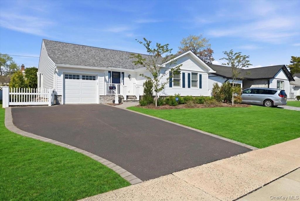 26 Clearland Avenue, Carle Place, NY 11514