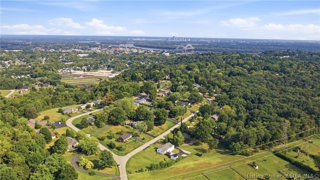 1809 Woodland Road, New Albany, IN 47150