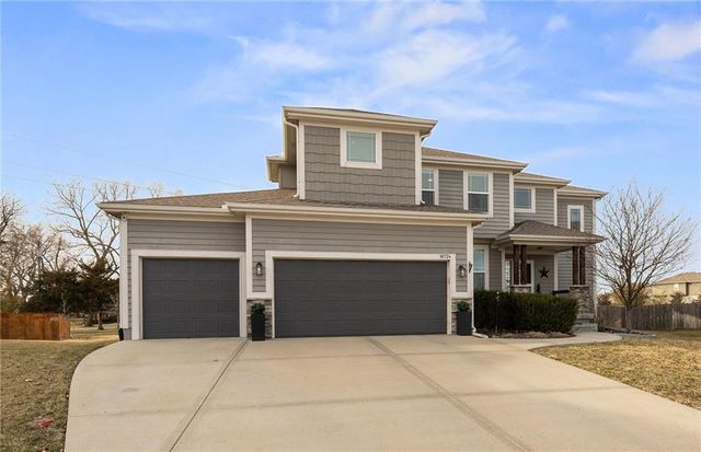 16724 S Skyview Lane, Olathe, KS 66062