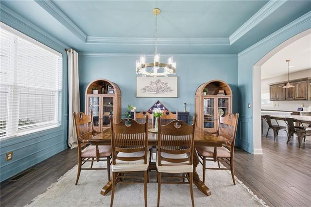 16724 S Skyview Lane, Olathe, KS 66062