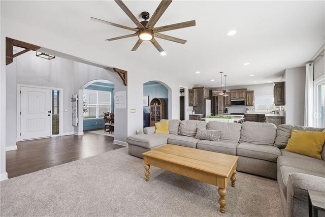 16724 S Skyview Lane, Olathe, KS 66062