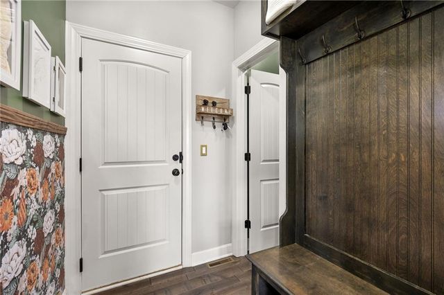 16724 S Skyview Lane, Olathe, KS 66062