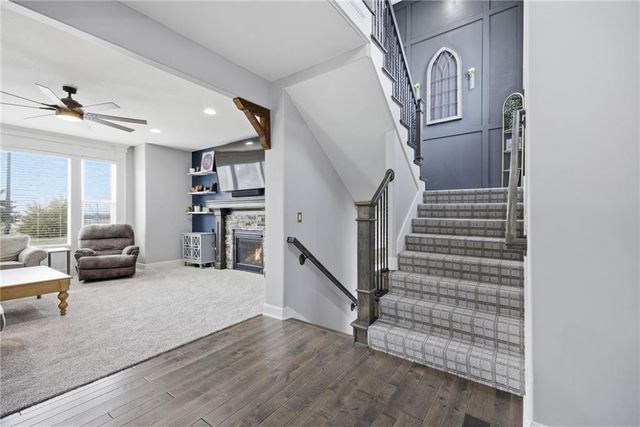 16724 S Skyview Lane, Olathe, KS 66062