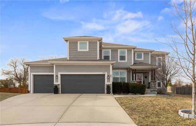 16724 S Skyview Lane, Olathe, KS 66062