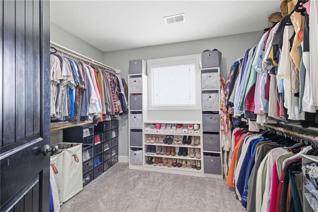 16724 S Skyview Lane, Olathe, KS 66062