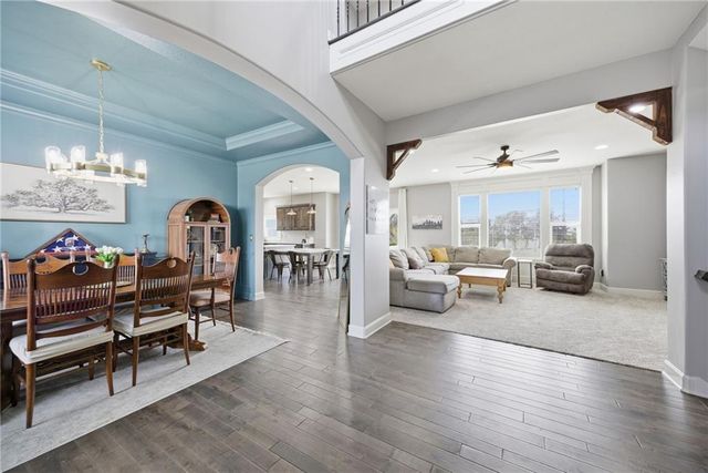 16724 S Skyview Lane, Olathe, KS 66062