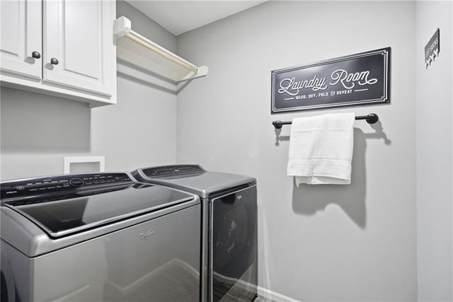 16724 S Skyview Lane, Olathe, KS 66062