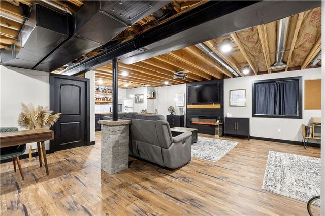 16724 S Skyview Lane, Olathe, KS 66062