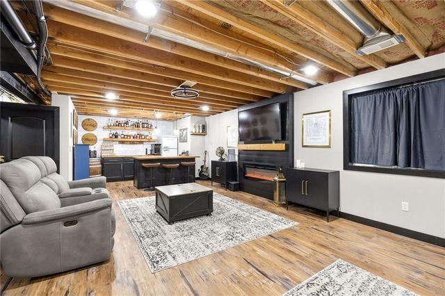 16724 S Skyview Lane, Olathe, KS 66062