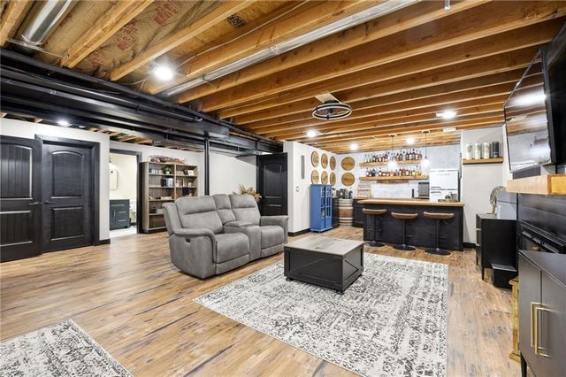 16724 S Skyview Lane, Olathe, KS 66062