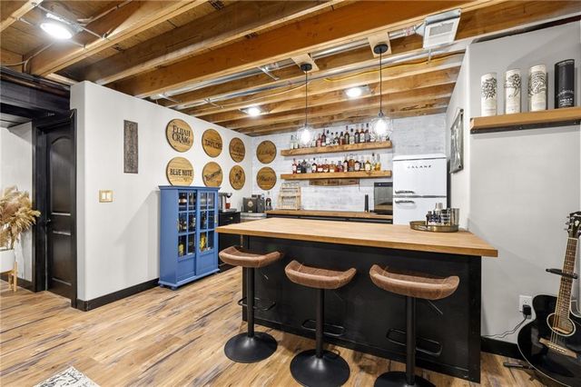 16724 S Skyview Lane, Olathe, KS 66062