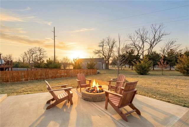 16724 S Skyview Lane, Olathe, KS 66062