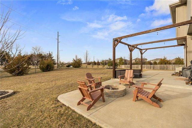 16724 S Skyview Lane, Olathe, KS 66062