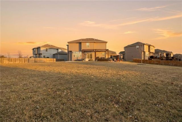 16724 S Skyview Lane, Olathe, KS 66062