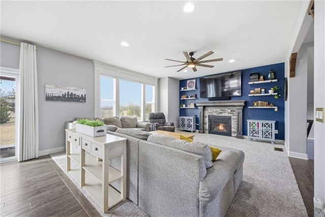 16724 S Skyview Lane, Olathe, KS 66062